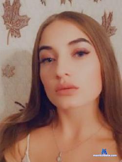 Mila_Yong stripchat livecam performer profile