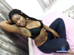 YOUngROXY stripchat livecam performer profile