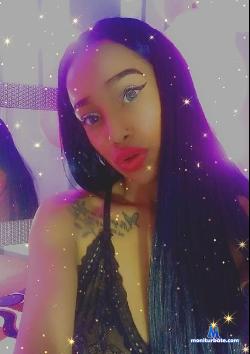 ROXANN_12 stripchat livecam performer profile