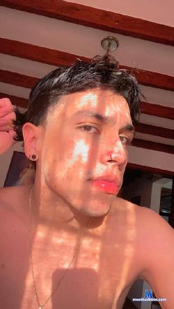 Shapeofthreee stripchat livecam performer profile