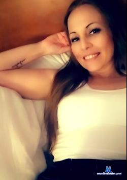 LaceyBee stripchat livecam performer profile