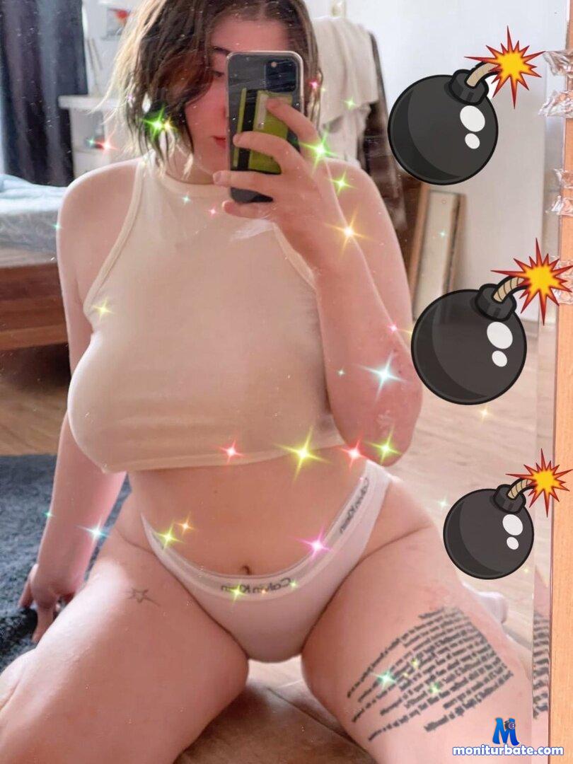 Vivian_Bombing Stripchat performer