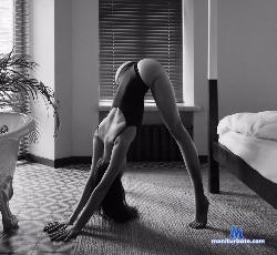 KiraReeves stripchat livecam performer profile