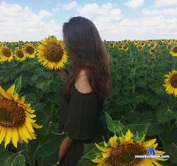 Yodjina-205 stripchat livecam performer profile