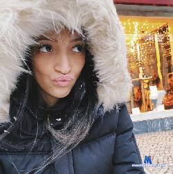 bellelouise stripchat livecam performer profile