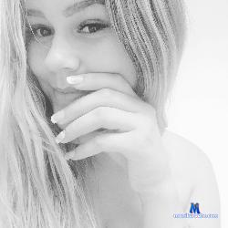 lucia_naughty stripchat livecam performer profile
