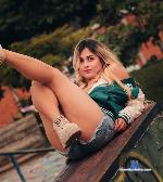 LucieRobertsX stripchat livecam show performer room profile