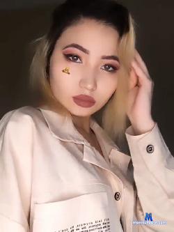 azzi_swet stripchat livecam performer profile