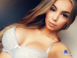 HotBella- stripchat livecam performer profile