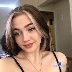 KrissCherryy stripchat livecam show performer room profile