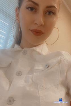 Miya_look stripchat livecam performer profile