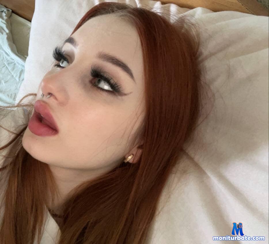 EmelyJeel Stripchat performer