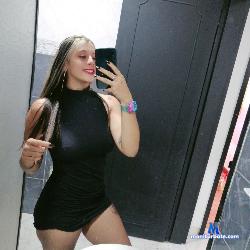 Dasha-Zee stripchat livecam performer profile