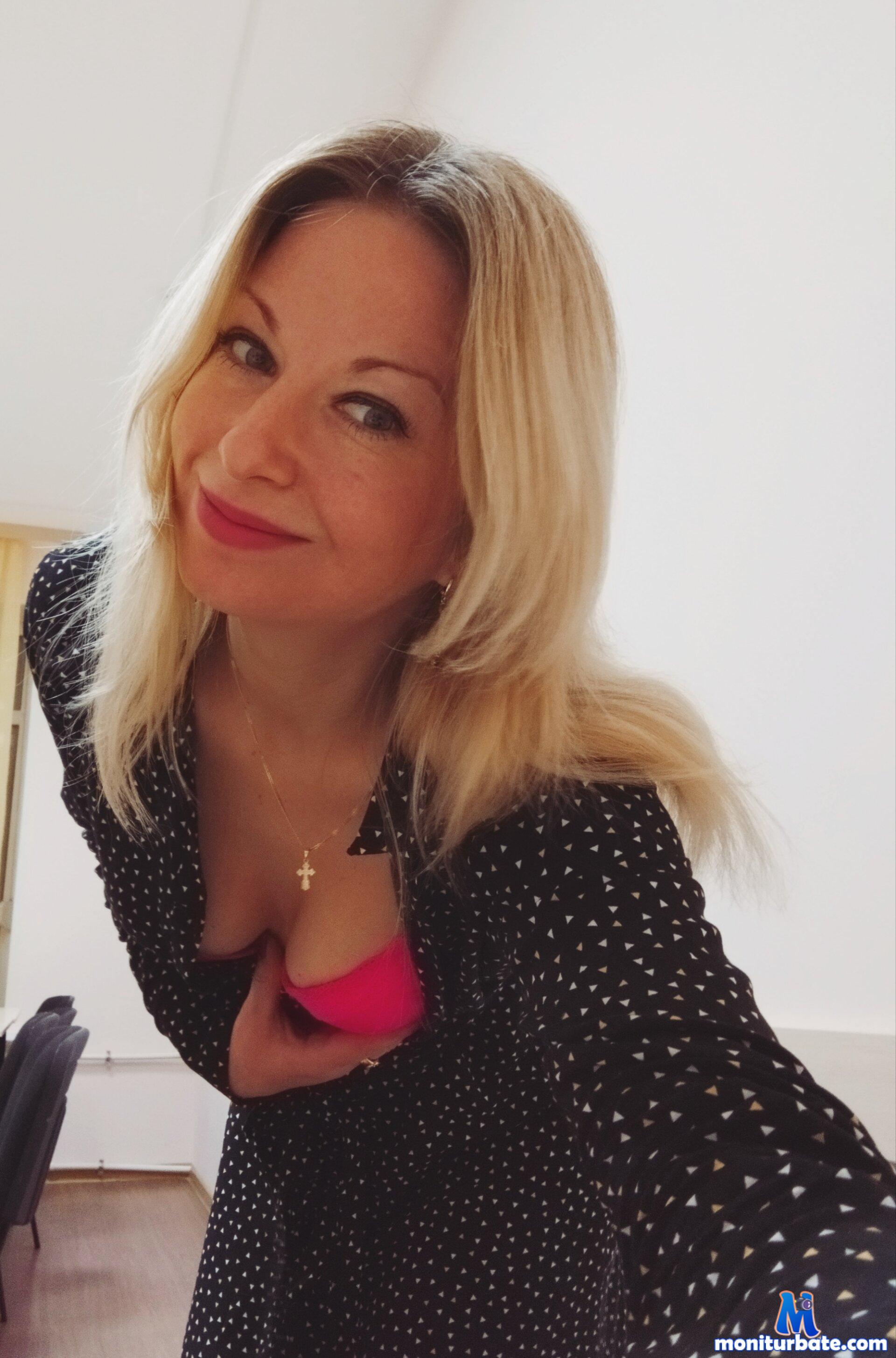 Arina_smiles Stripchat performer
