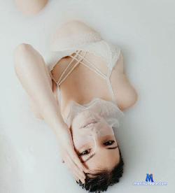 MilliAnnaa stripchat livecam performer profile