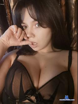 Simona_Hub stripchat livecam performer profile