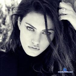 NiiaKing stripchat livecam performer profile