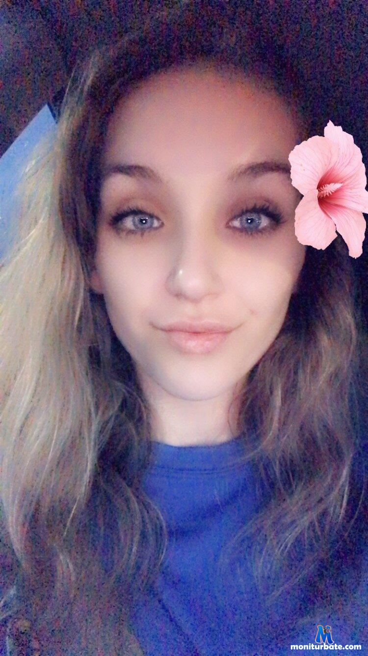 sluttystarlyn Stripchat performer