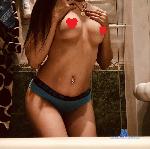 Dreamy-Moni stripchat livecam show performer room profile