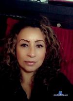 saraysquirt-bunny stripchat livecam show performer room profile