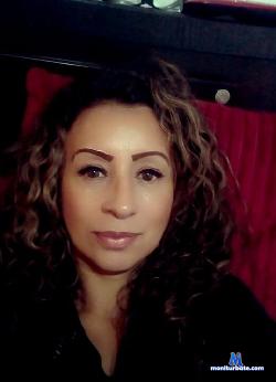 saraysquirt-bunny stripchat livecam performer profile
