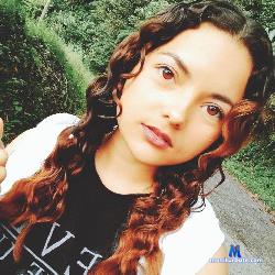 Sarah_bh stripchat livecam performer profile