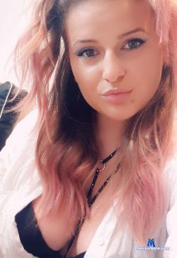rubyyi stripchat livecam performer profile