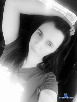 YolandaWhites stripchat livecam performer profile