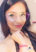 saralatinnx stripchat livecam show performer room profile