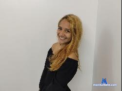 roxanne_2 stripchat livecam performer profile