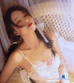 GiaHan stripchat livecam performer profile