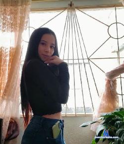 XCharlot stripchat livecam performer profile