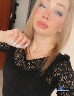 HillaryLioyd1 stripchat livecam show performer room profile