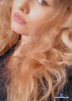 mollyxxx stripchat livecam performer profile