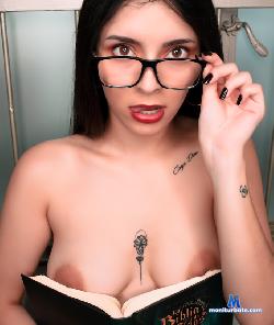 miarobertss_ stripchat livecam performer profile