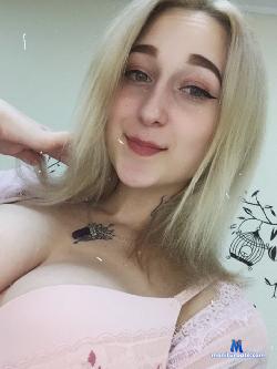 SweetyBerryX stripchat livecam performer profile