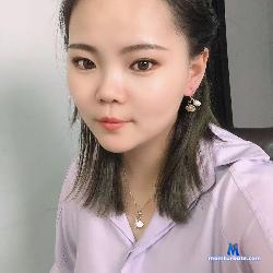 Aviva18 stripchat livecam performer profile
