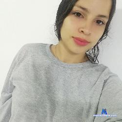 tiarix_h stripchat livecam performer profile