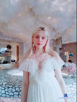 IliziaPauia stripchat livecam performer profile