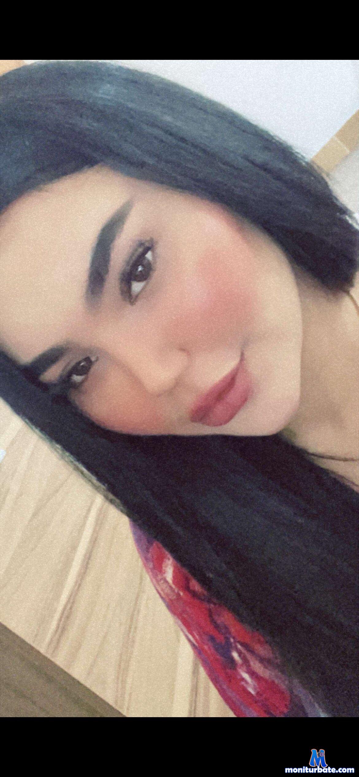LunaaM Stripchat performer