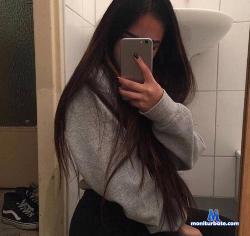 KinsleyK stripchat livecam performer profile