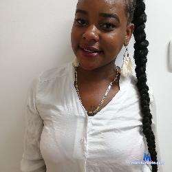 MiaDaviis stripchat livecam performer profile