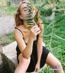 Lily_red stripchat livecam performer profile