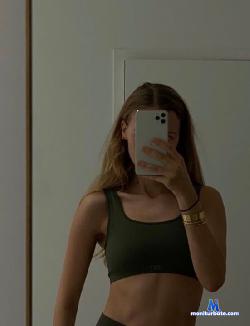 Emilly_Vee stripchat livecam performer profile