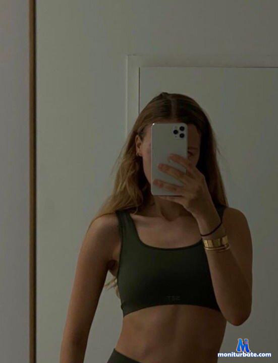 Emilly_Vee Stripchat performer girls age Young do Dance do Striptease specifics Big Ass specifics Big Tits specific Shaven ethnicity White do Topless do Twerk body Type Athletic hair Color Black private Price Sixteen To Twenty Four small Audience auto Tag New