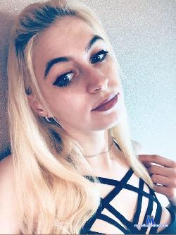 BeverlyKev stripchat livecam performer profile