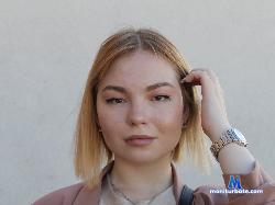 DinaBond stripchat livecam performer profile