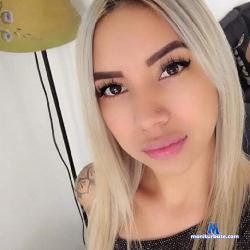 booniemoore stripchat livecam performer profile