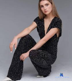 Mary_Kovalskaya stripchat livecam performer profile