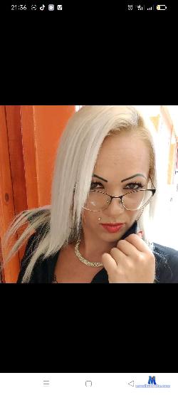 Szandiroli stripchat livecam performer profile